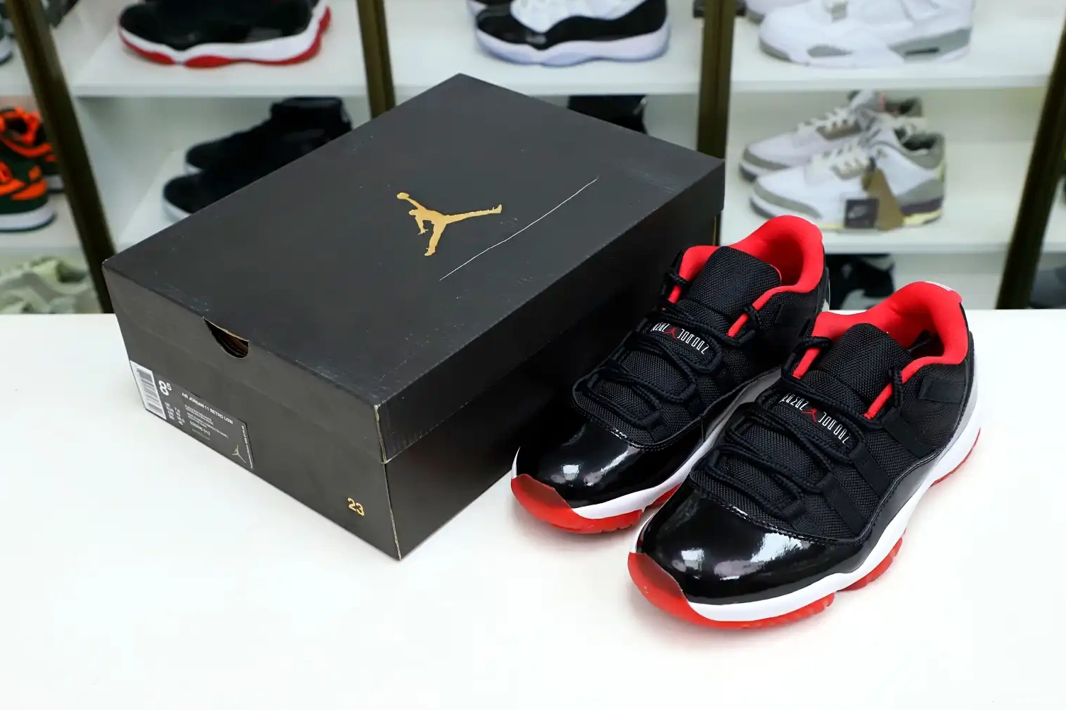 Kimikick 11 LOW JORDAN BRED RETRO AIR 0811